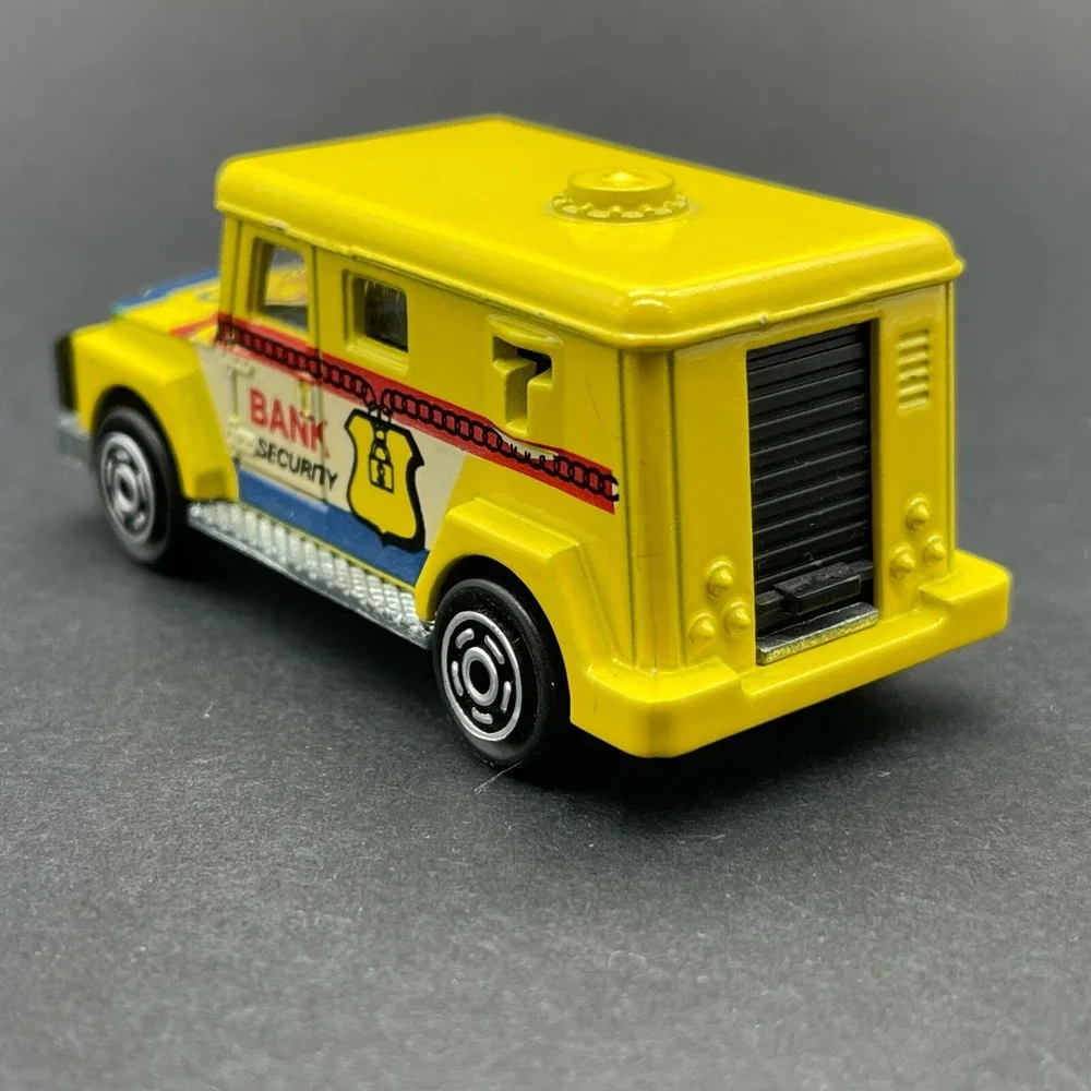 Majorette Armored Bank Security Armored Car Delivery Truck Graphics Diecast 1/57
